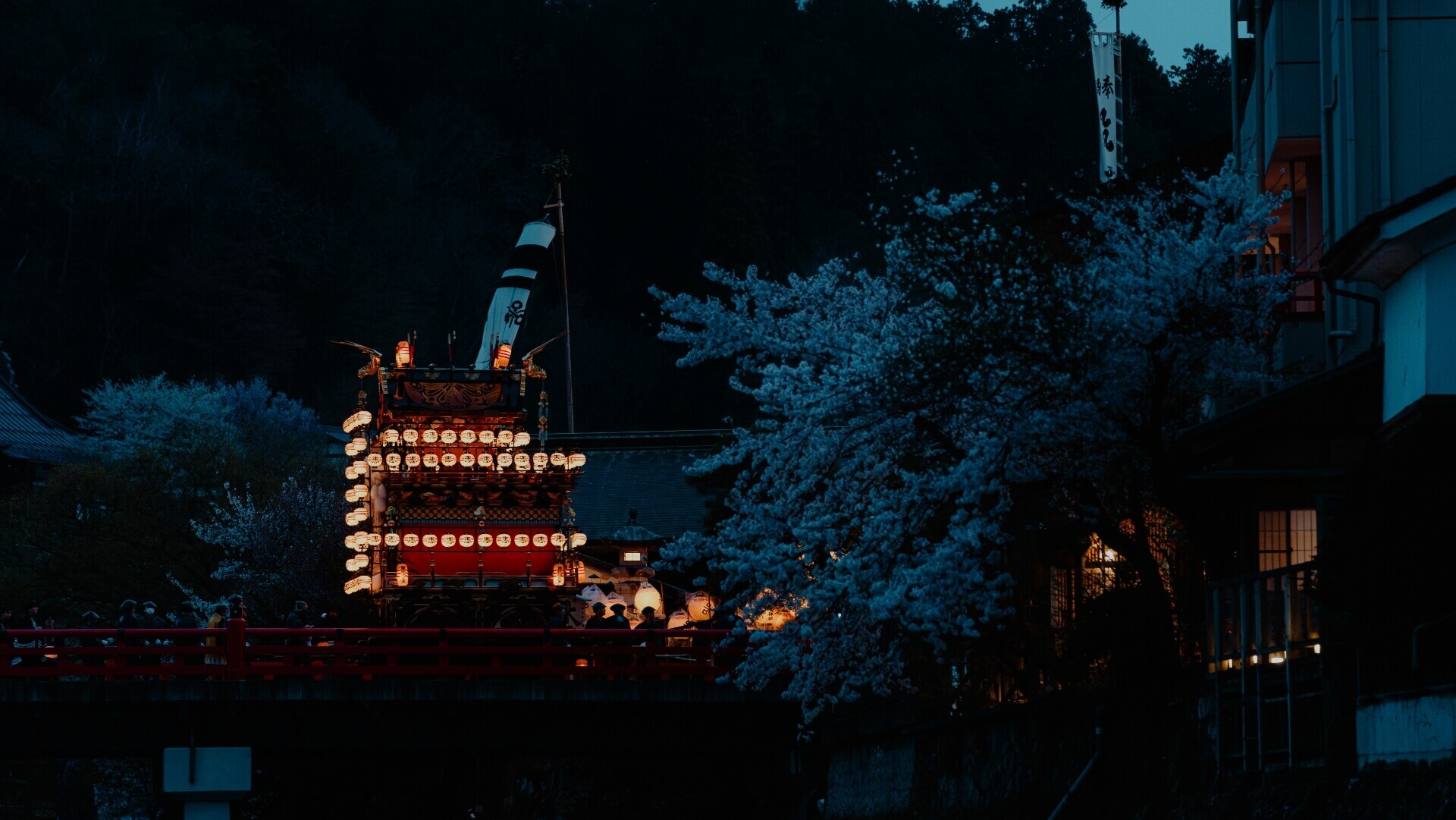 春の高山祭（山王祭）夜の屋台
